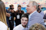 Президент России Владимир Путин во время встречи с&nbsp;участниками федеральной смены &laquo;Добровольчество&raquo; Северо-Кавказского молодежного образовательного форума &laquo;Машук-2018&raquo;