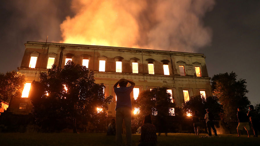 Во время пожара в&nbsp;Национальном музее Бразилии в&nbsp;Рио-де-Жанейро