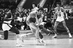 В 1975 году Белов был задрафтован под 161-м номером клубом Национальной баскетбольной ассоциации (НБА) «Нью-Орлеан Джаз».
