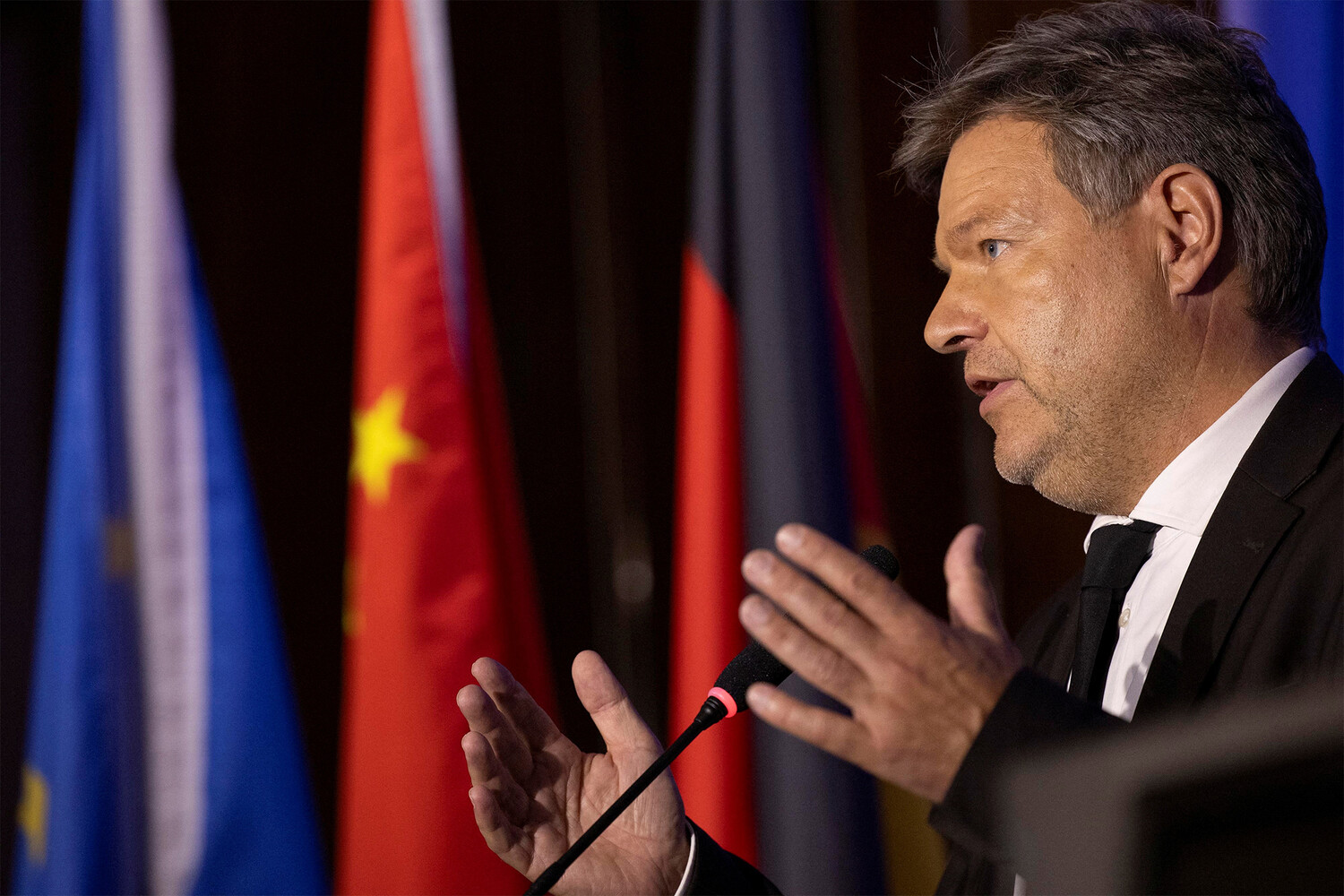 Вице-канцлер ФРГ Хабек потребовал от Китая ограничить экспорт в Россию
