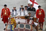 Ожидается, что на третий день юбилейных торжеств королева с супругом проедется по Лондону в открытой карете.