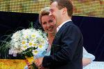 Премьер-министр России Дмитрий Медведев и Светлана Медведева в браке с 1989 года. На фото: на праздновании Дня семьи, любви и верности в Муроме в 2011 году