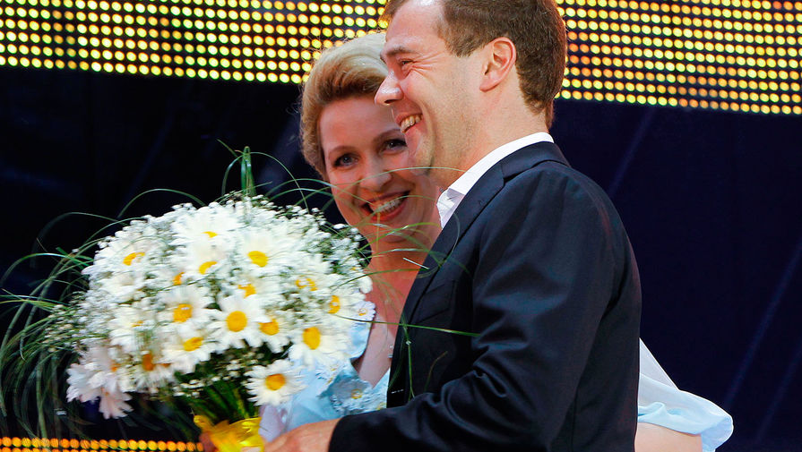 Премьер-министр России Дмитрий Медведев и Светлана Медведева в&nbsp;браке с&nbsp;1989 года. На&nbsp;фото: на&nbsp;праздновании Дня семьи, любви и верности в&nbsp;Муроме в&nbsp;2011 году