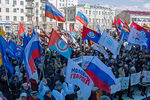 Участники праздничной акции, посвященной второй годовщине присоединения Крыма к России, в Омске