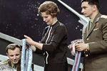 Советские космонавты Юрий Гагарин, Валентина Терешкова и Валерий Быковский на Центральной студии телевидения, 1963 год