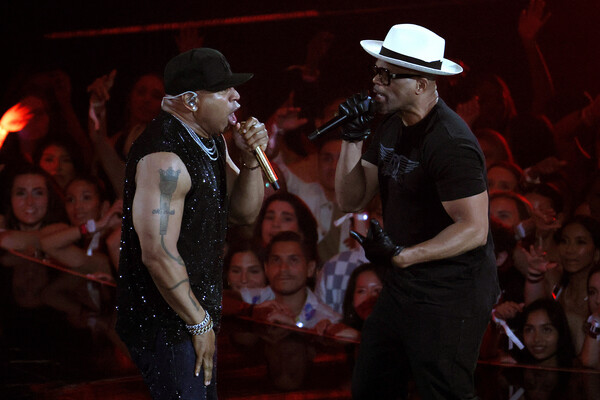 Рэперы LL Cool J и DMC во время выступления на&nbsp;церемонии вручения наград MTV Video Music Awards 2023, 13&nbsp;сентября 2023&nbsp;года 