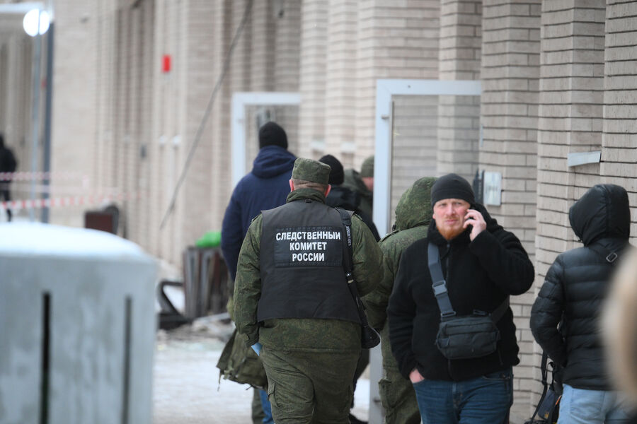 Сотрудники спецслужб на&nbsp;месте взрыва около&nbsp;жилого дома на&nbsp;Рязанском проспекте, 17&nbsp;декабря 2024&nbsp;года