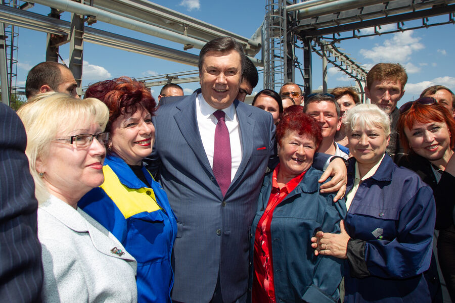 Президент Украины Виктор Янукович во время визита на&nbsp;завод «Титан» в&nbsp;Армянске, 27&nbsp;апреля 2012&nbsp;года