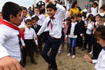 Ученики школы селения Верхний Джалган Дербентского района Дагестана на праздничной линейке в День знаний, 1 сентября 2016 года