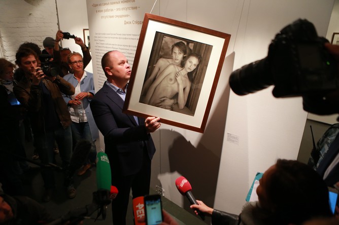 Глава комиссии по безопасности Общественной палаты Антон Цветков в Центре фотографии имени братьев Люмьер в Москве, сентябрь 2016