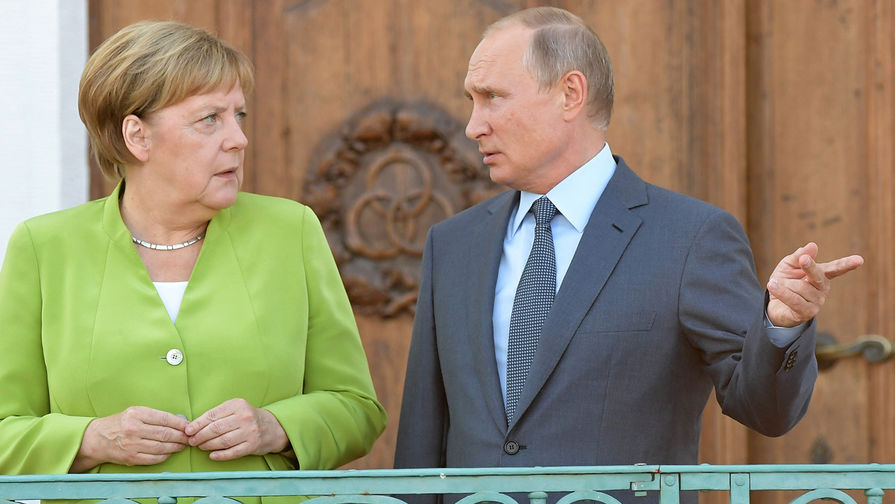 Президент РФ Владимир Путин и федеральный канцлер ФРГ Ангела Меркель во время встречи в резиденции правительства ФРГ Мезеберг, 18 августа 2018 года