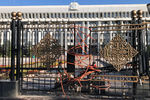 Укрепление ворот у Дома правительства Киргизии, 7 октября 2020 года