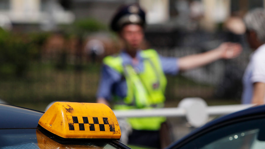 Волгоградец угнал автомобиль с таксистом на пассажирском сиденье