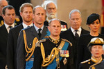 Принц Гарри, принц Уильям и герцогиня Меган во время церемонии прощания с королевой Елизаветой II в Лондоне, 14 сентября 2022 года