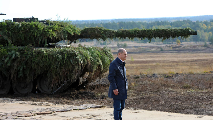 Politico: позиция Шольца в вопросе передачи танков Leopard 2 Киеву сильно зависит от Байдена