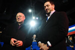 Политолог Глеб Павловский и журналист Максим Шевченко на 11-м Съезде партии «Единая Россия», 2009 год 