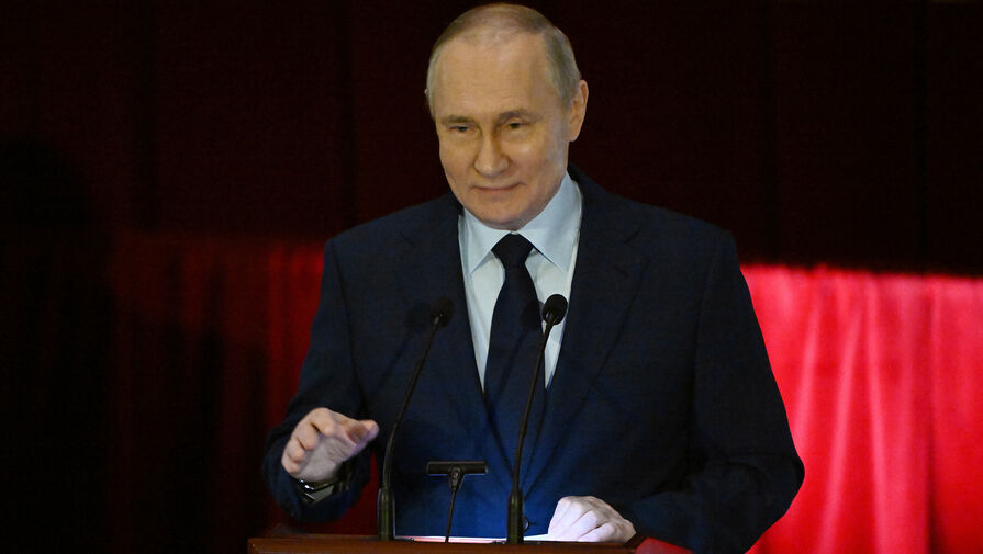Путин наградил почетными грамотами двух деканов МГУ