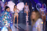 Певица Тайла во время выступления на показе мод Victoria's Secret Fashion Show 2024. Нью-Йорк, США. 16 октября 2024 года. 