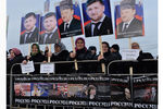 Участники митинга «В единстве наша сила» в поддержку главы Чечни Рамзана Кадырова на площади перед мечетью имени Ахмата Кадырова в Грозном