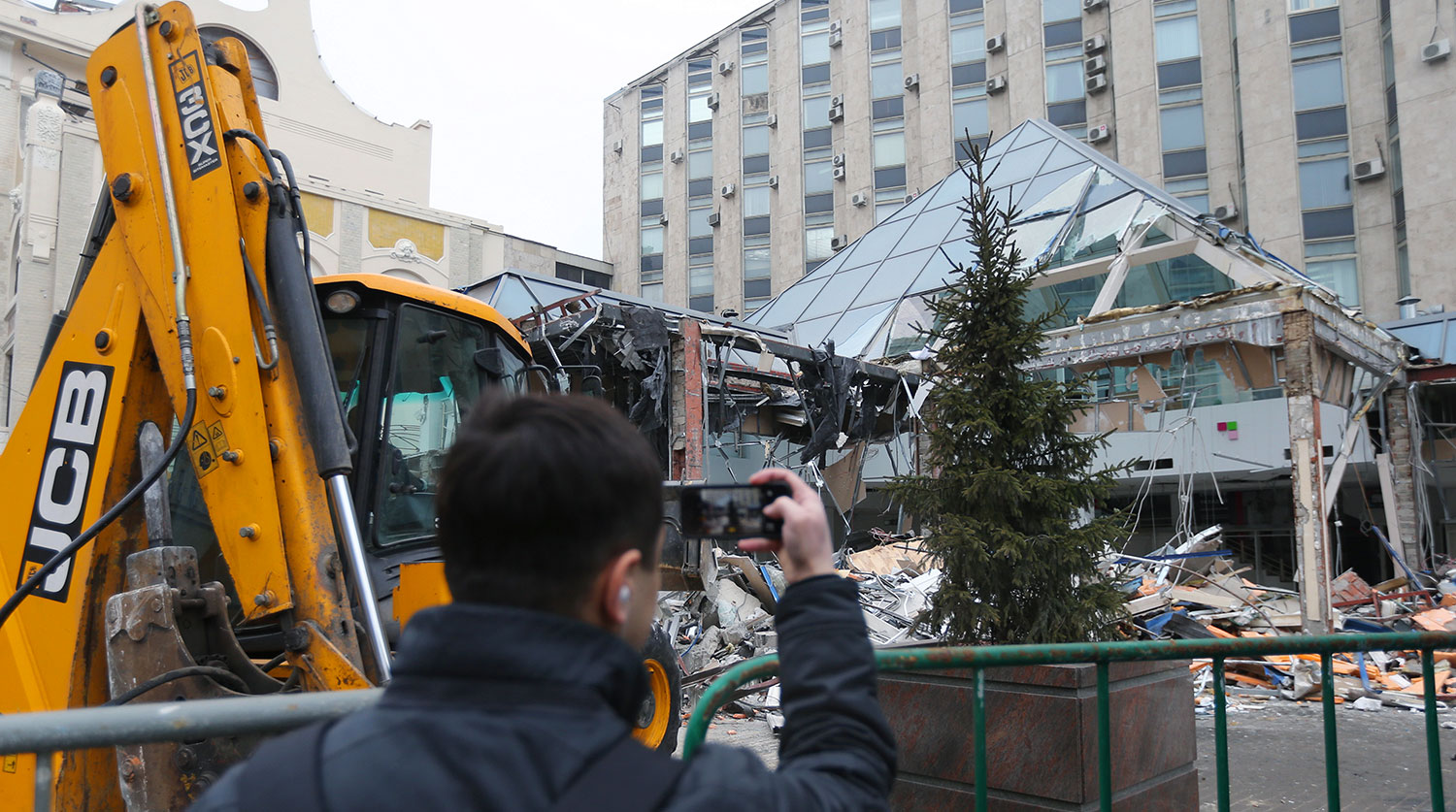 Снос торгового центра «Пирамида» у станции метро «Пушкинская»