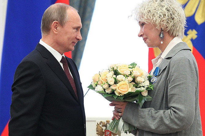 Владимир Путин и актриса Татьяна Васильева на церемонии вручения государственных наград в Кремле, 2013 год