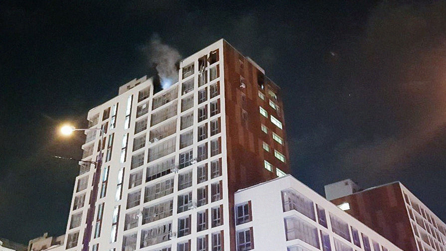 Последствия возгорания на последнем этаже жилого дома в подмосковной Балашихе, 24 января 2019 года
