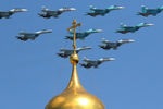 Строй «Тактическое крыло» Липецкого авиацентра в составе самолетов Су-34, Су-35С и Су-30СМ во время воздушной части парада, посвященного 75-й годовщине Победы в Великой Отечественной войне, 24 июня 2020 года