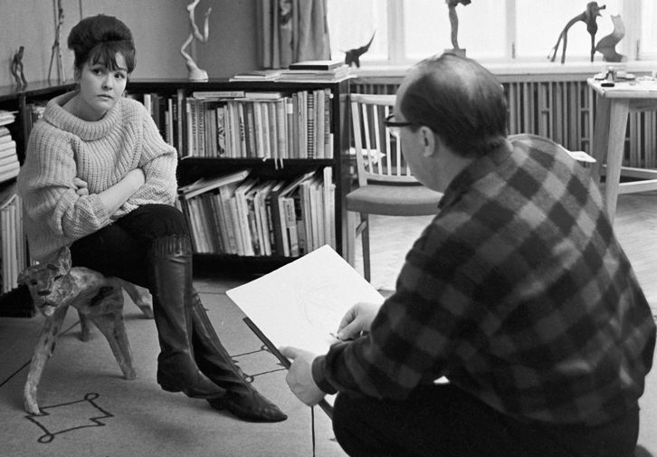 Орест Верейский рисует Беллу Ахмадулину, 1965 год