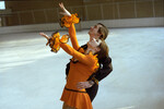 Фигуристы Людмила Пахомова и Александр Горшков во время одного из выступлений на Олимпийских играх 1976 года в Инсбруке, где они стали первыми в истории танцев на льду олимпийскими чемпионами, 1976 год