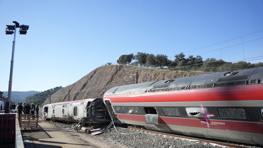 Фотограф нашел деталь в ручье, которая может помочь в расследовании железнодорожной аварии