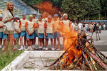  Традиционный костер в лагере. Международный детский центр «Артек» отмечает свое 80-летие, 2005 год