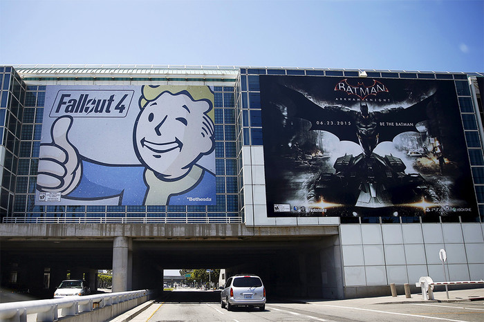 Реклама игр Fallout 4 и Batman: Arkham Knight в Лос-Анджелесе