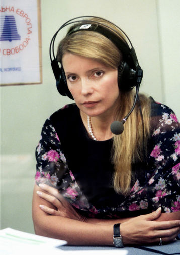 Экс-вице-премьер Украины, лидер коалиции &laquo;Сила народа&raquo; Юлия Тимошенко на&nbsp;радио, 2004&nbsp;г.