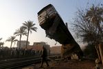 На месте крушения пассажирского поезда в Египте