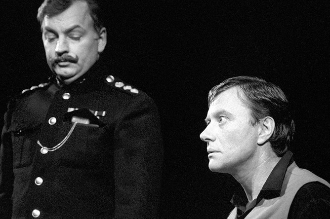 Михаил Державин и Андрей Миронов в спектакле «Трехгрошовая опера», 1971 год