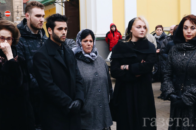 Первая жена Велта Задорнова (слева), дочь Елена (вторая справа), вторая жена сатирика Елена Бомбина (крайняя справа)