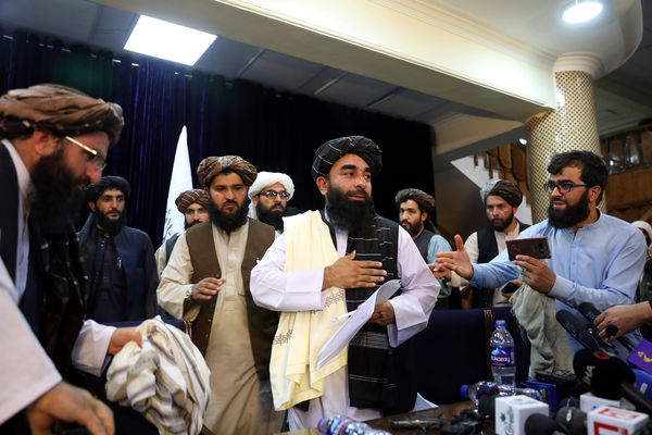 Deja Afganistán este verano. Cómo los talibanes * están cambiando el país a su manera