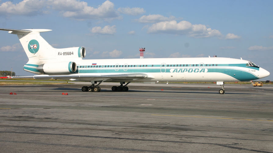 Самолет Ту-154М, принадлежащий компании Алроса