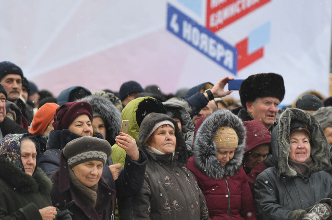 Участники концерта в честь Дня народного единства на площади Ленина в Новосибирске, 4 ноября 2018 года