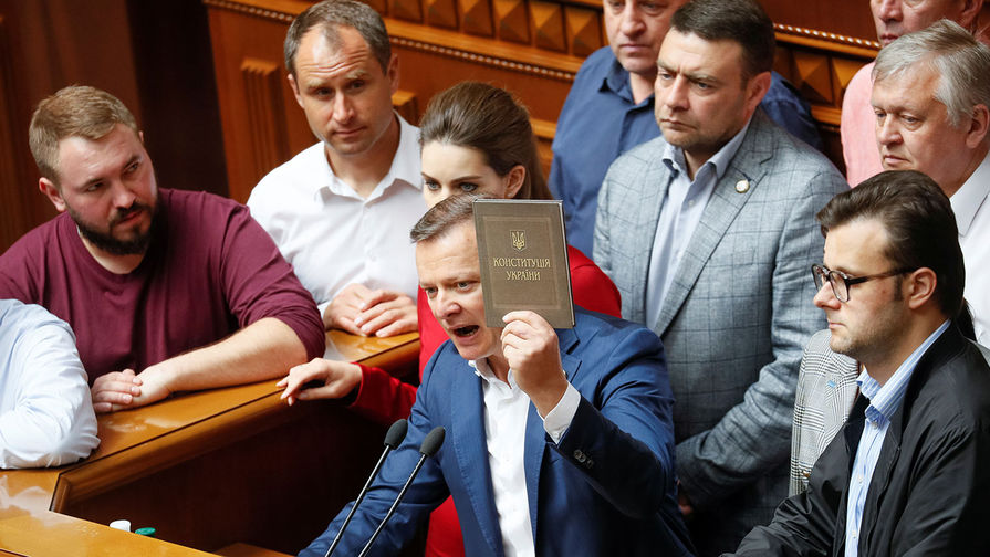Зеленский дал ответ на отказ Рады рассмотреть его законопроект