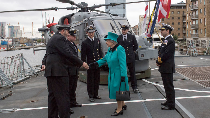 Королева Великобритании Елизавета II на борту фрегата HMS Sutherland, 2017 год