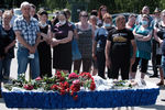 Во время похорон Сергея Захарова, погибшего в результате ДТП с участием актера Михаила Ефремова, в селе Кузьминское в Рязанской области, 11 июня 2020 года