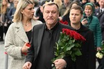 Певец Сергей Пенкин на церемонии прощания с артистом Борисом Моисеевым на Троекуровском кладбище, 2 октября 2022 года