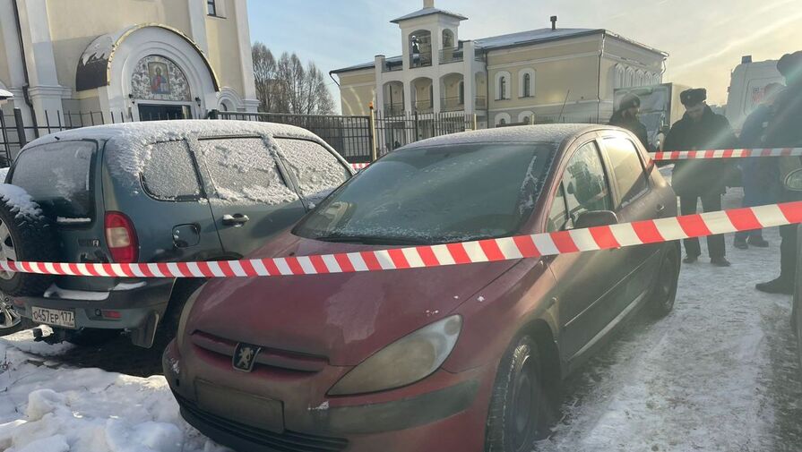 На парковке в Москве нашли тело женщины в автомобиле с огнестрельным ранением