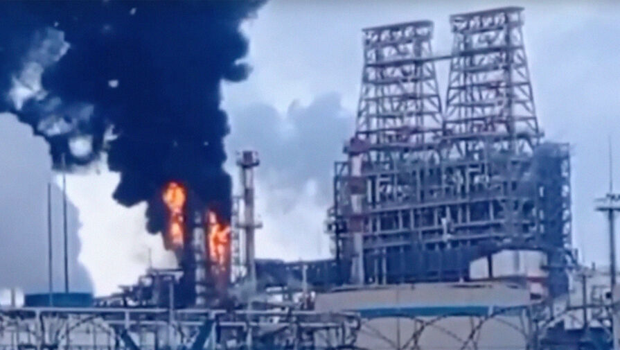 В Нижегородской области загорелся нефтеперерабатывающий завод