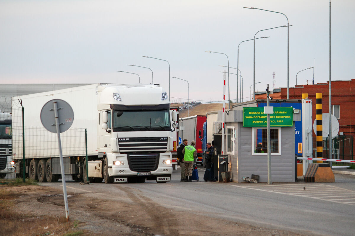 Дроны, чипы, электроника. Казахстан ограничил экспорт в Россию - Газета.Ru