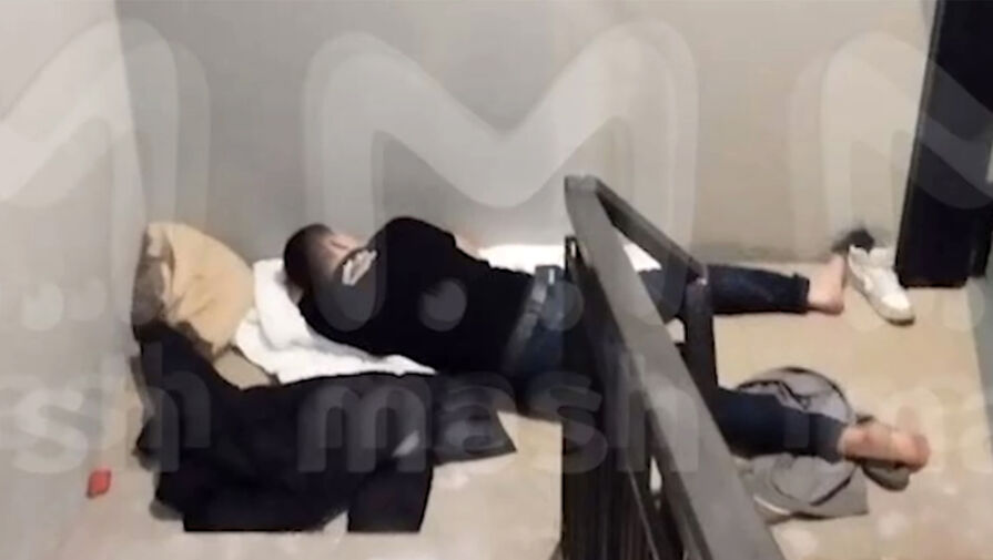 Экс-участник Дома-2 полгода жил в подъезде, терроризируя соседей голышом