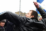 Участники акций в защиту Савченко забрасывают краской и яйцами посольство Российской Федерации в Киеве