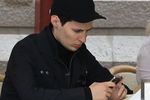 Павел Дуров в кафе на Красной площади, 2012 год