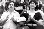 Пабло Эскобар с женой и сыном на футбольном матче в Боготе